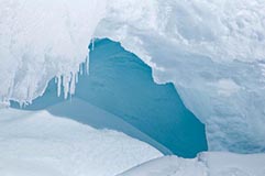 Schneeh�hle Eis - Zum Vergroessern klicken!